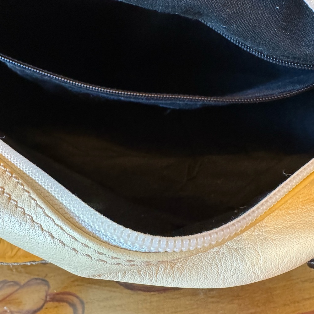 DRAMATIC PRICE DROP: VINTAGE NEVER USED,MADE IN ITALY, YELLOW LEATHER by REGINA - Picture 6 of 6